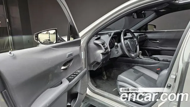 Lexus UX 2021