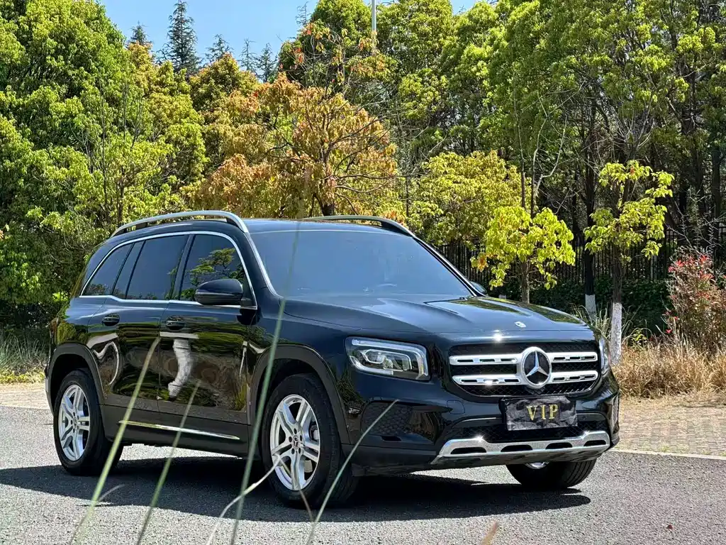Mercedes-Benz GLB 2023