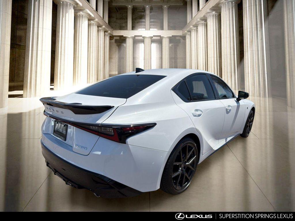 Lexus IS 2026