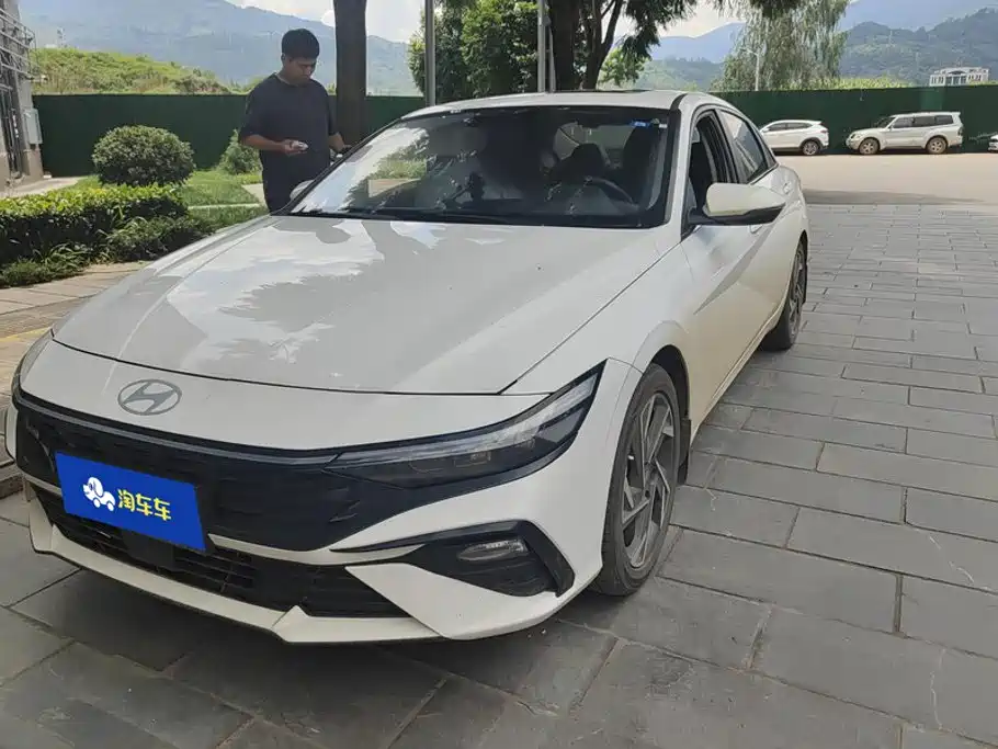 Hyundai Elantra 2024
