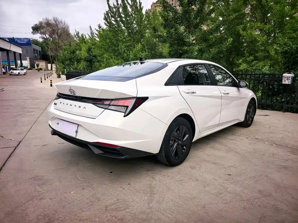 Hyundai Elantra 2023