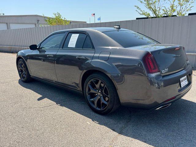 Chrysler 300 2023