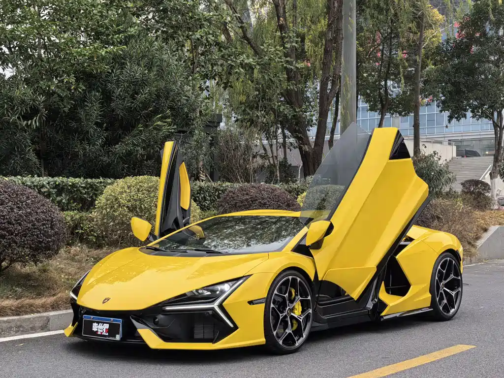 Lamborghini Revuelto 2025