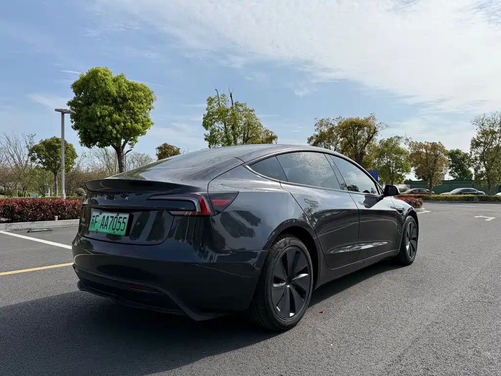 Tesla Model 3 2025