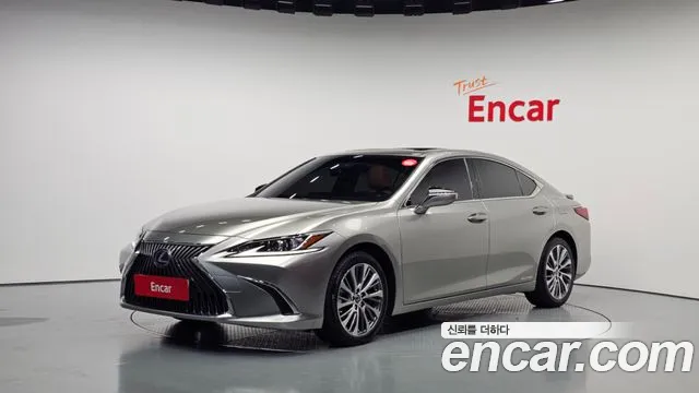 Lexus ES 2020