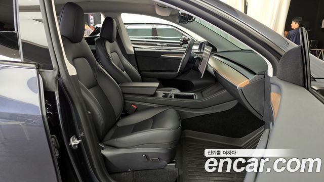 Tesla Model Y 2025