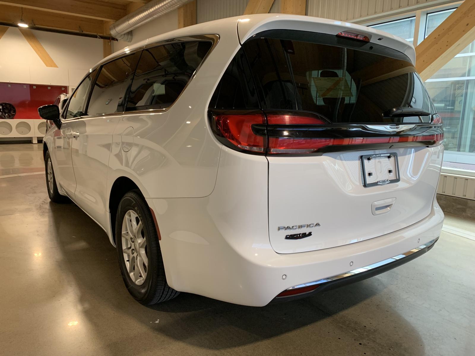 Chrysler Pacifica 2024