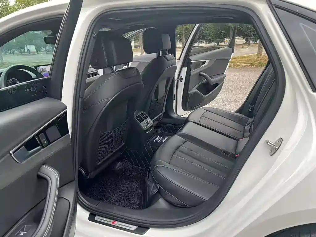 Audi A4 2023
