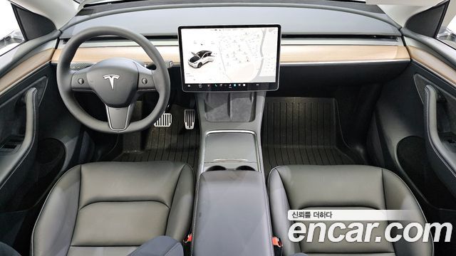 Tesla Model Y 2024
