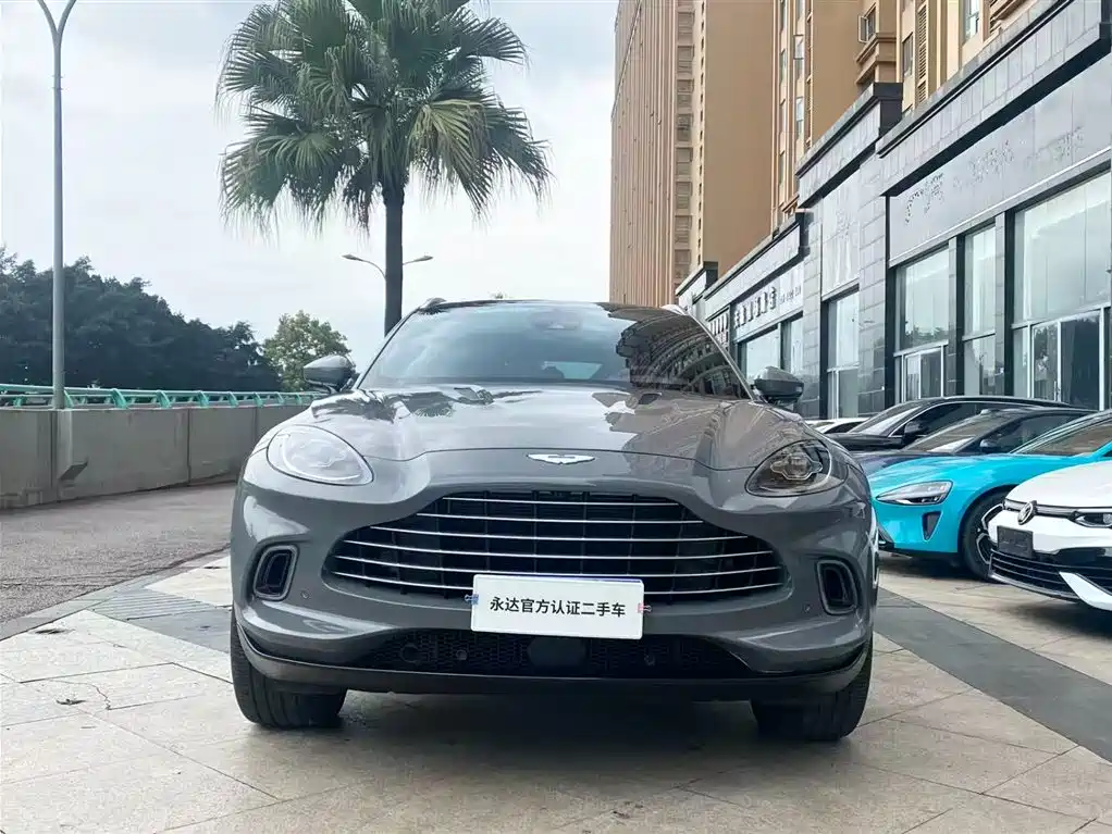 Aston Martin DBX 2024