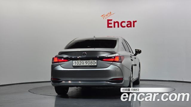 Lexus ES 2022
