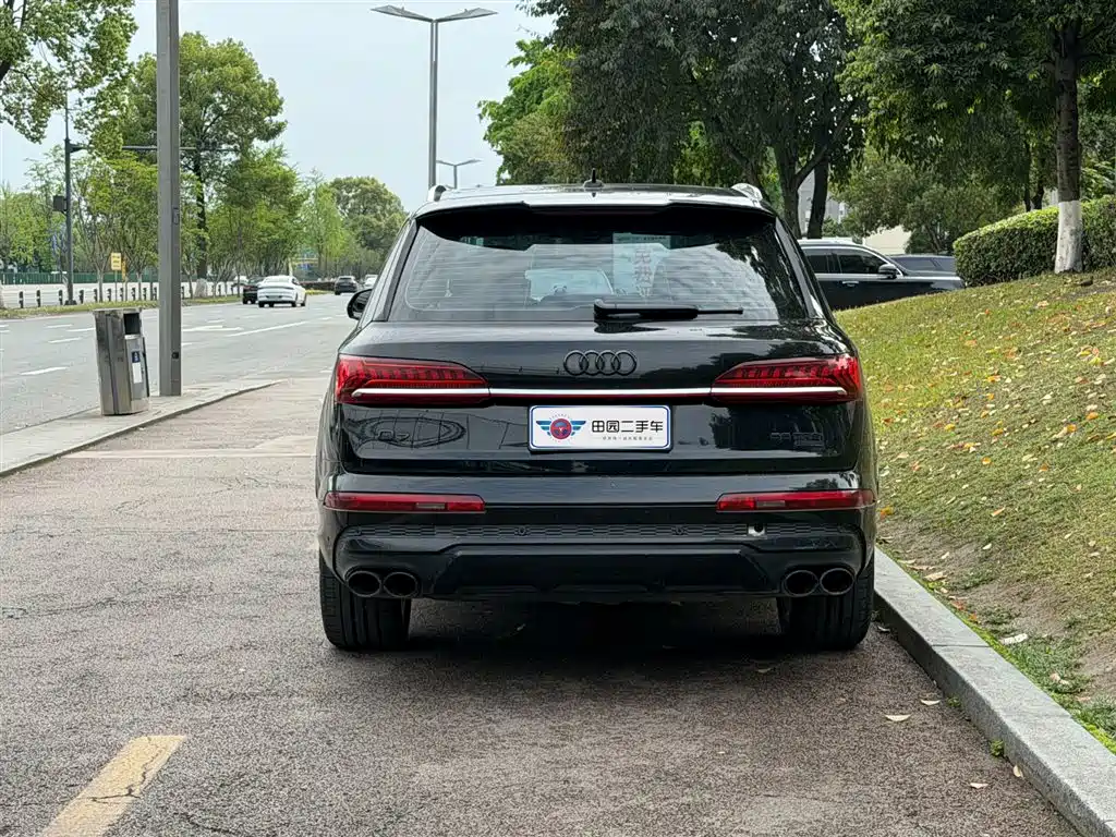 Audi Q7 2024