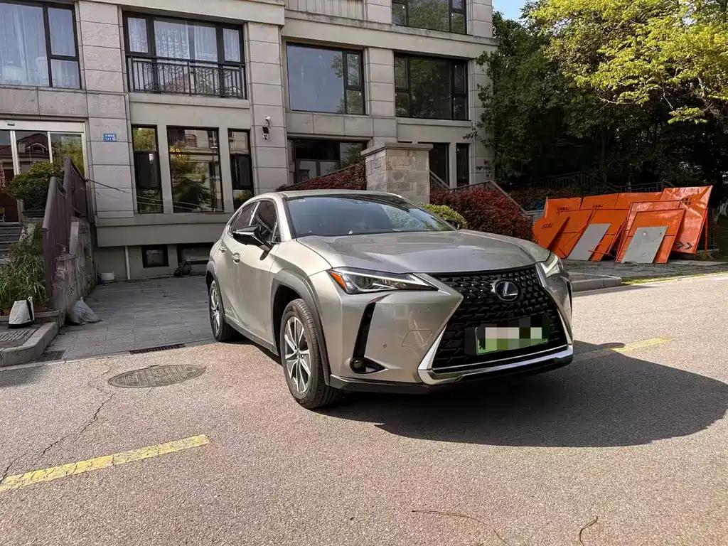 Lexus UX 2022