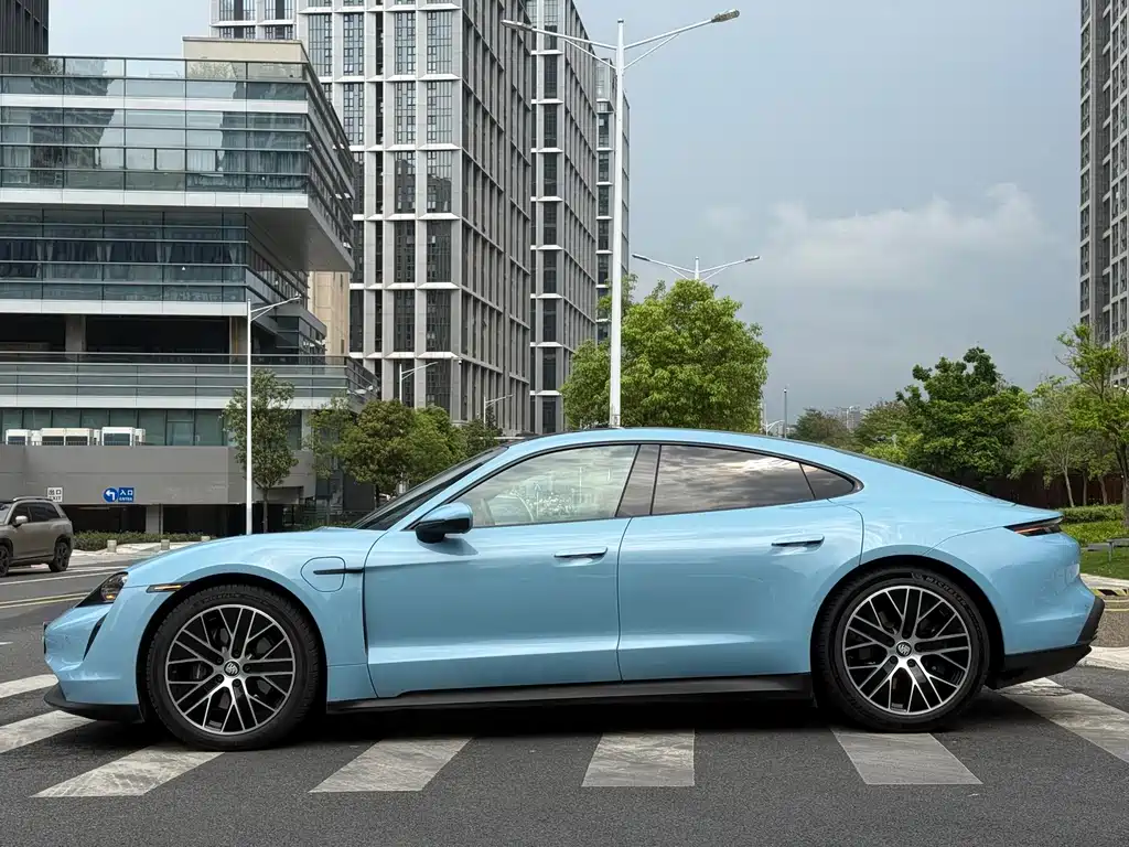 Porsche Taycan 2021