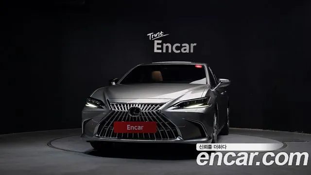 Lexus ES 2025