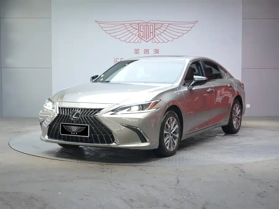 Lexus ES 2024