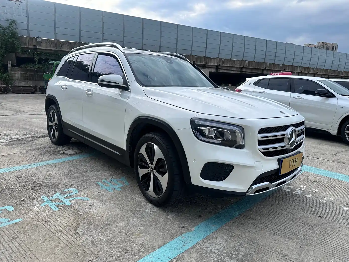 Mercedes-Benz GLB 2023