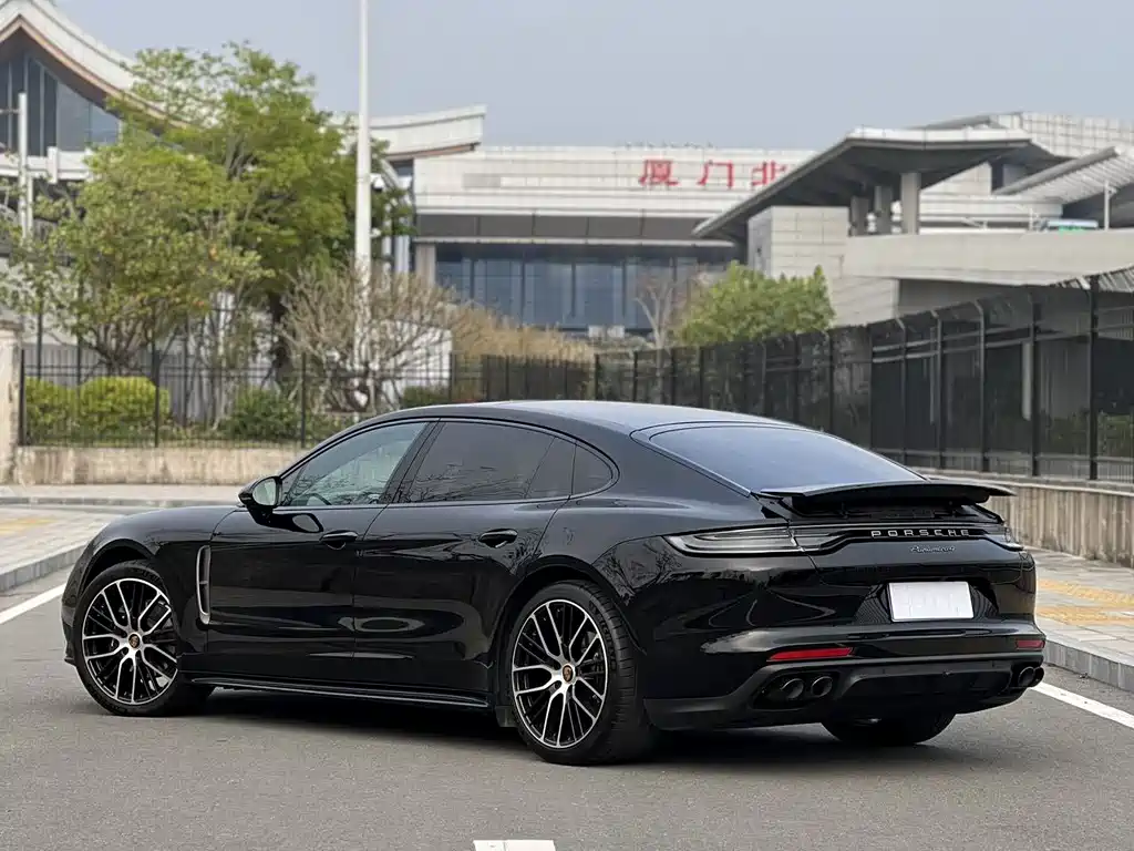 Porsche Panamera 2023