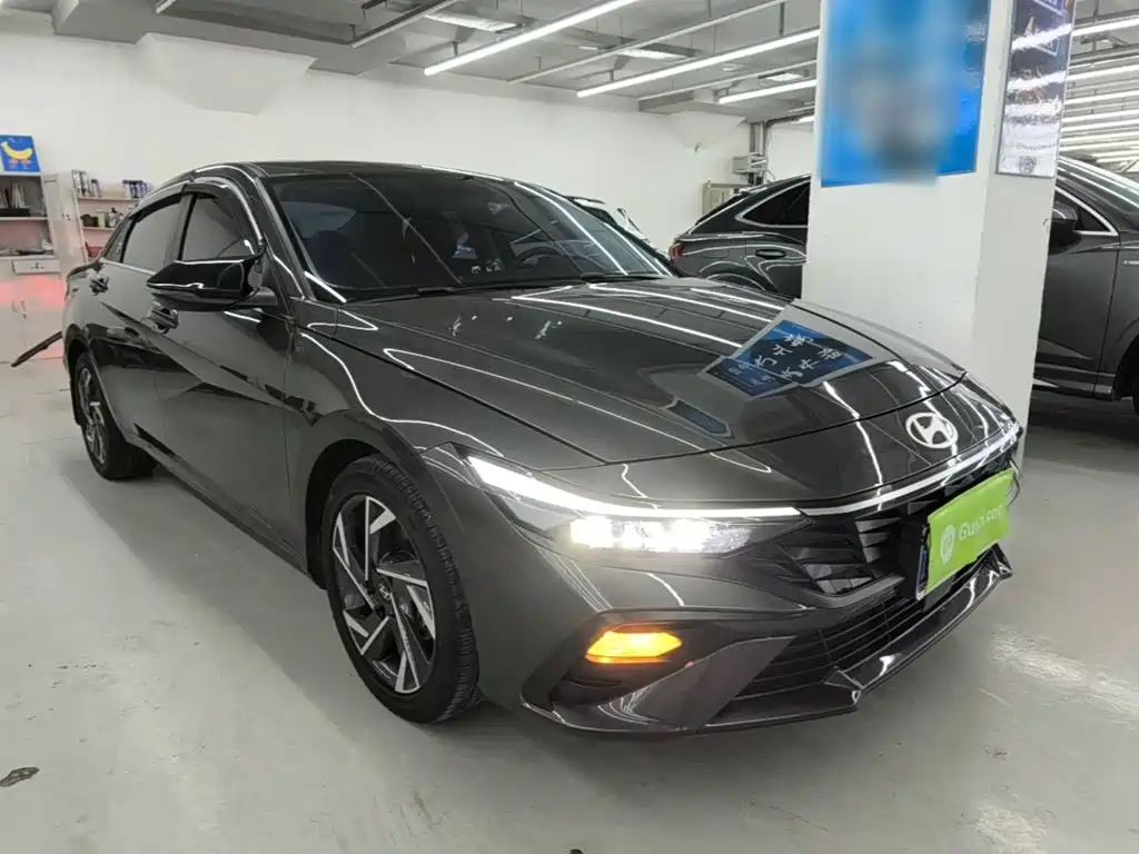 Hyundai Elantra 2025