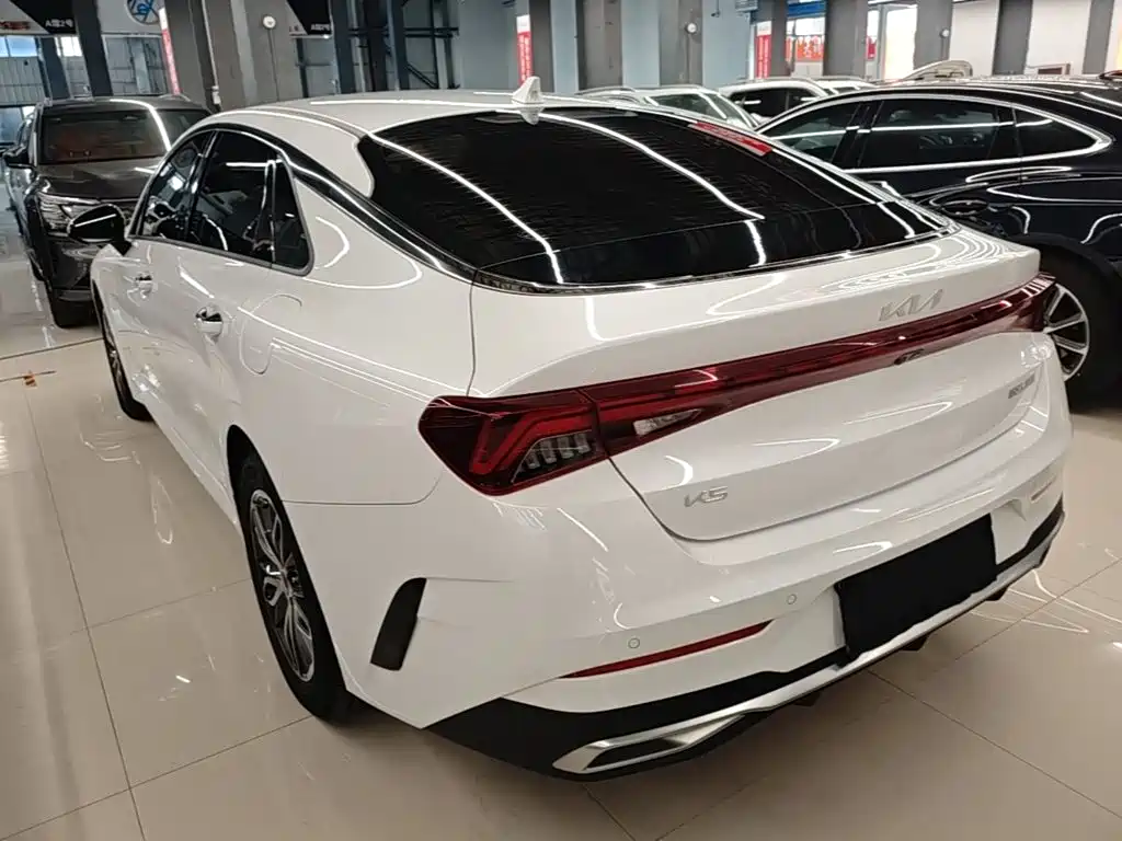 Kia K5 2025
