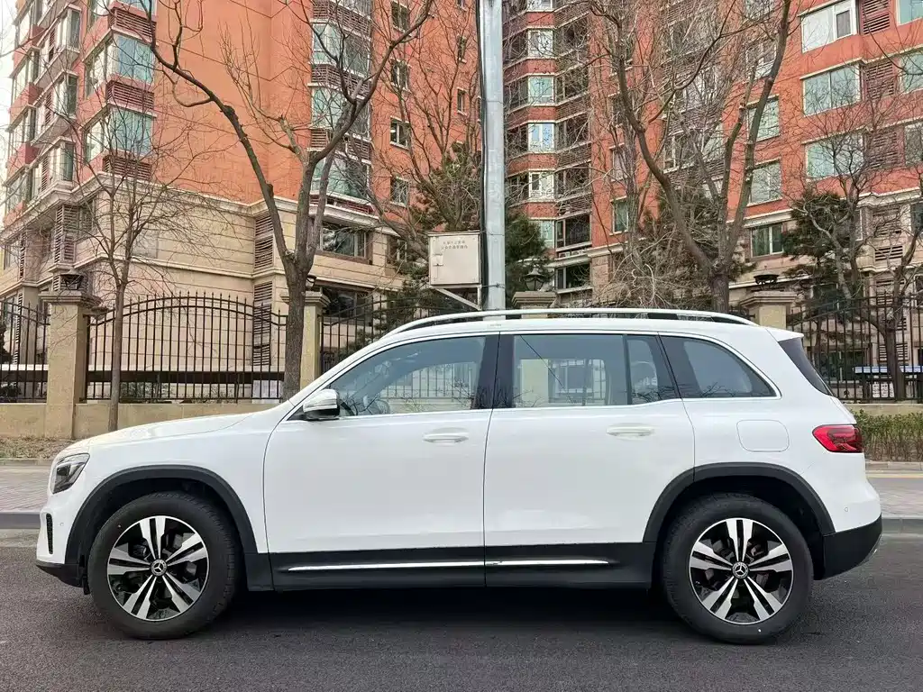 Mercedes-Benz GLB 2023