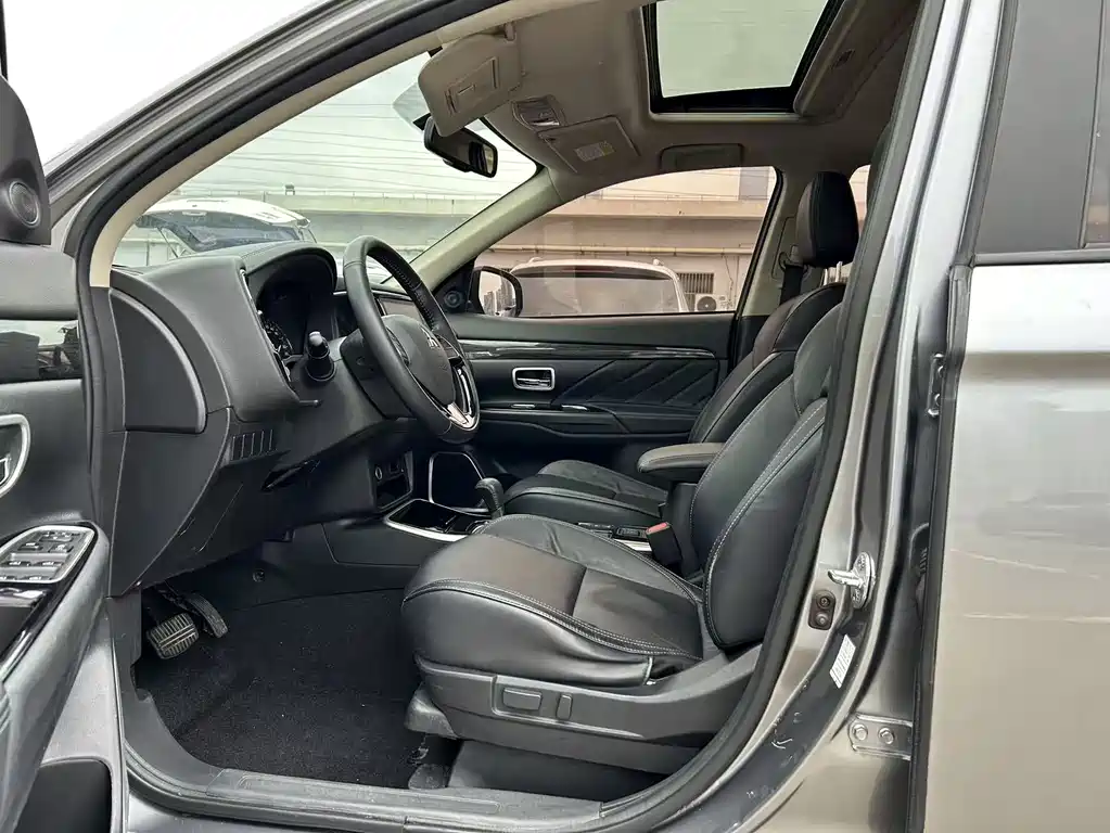 Mitsubishi Outlander 2020