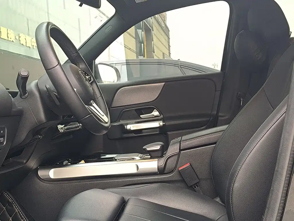 Mercedes-Benz GLB 2023