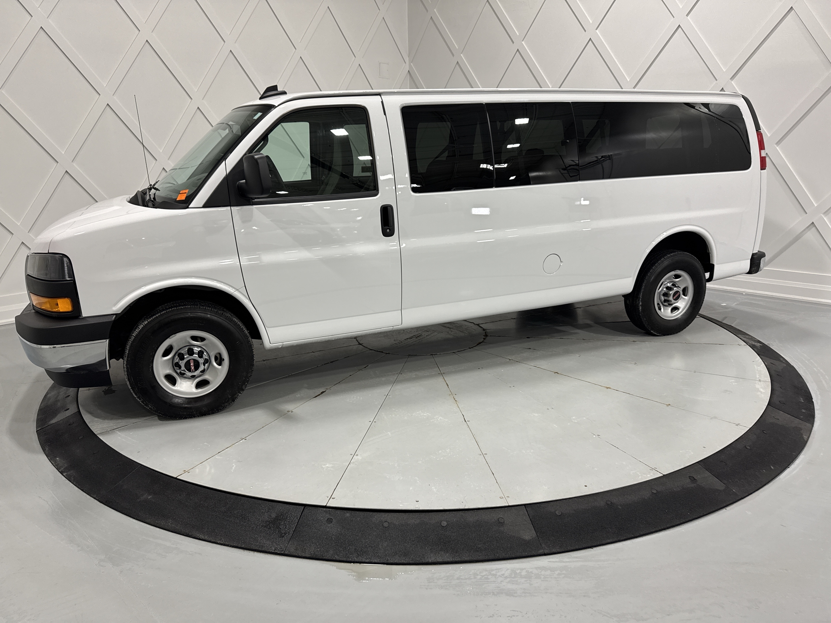 GMC Savana 2024