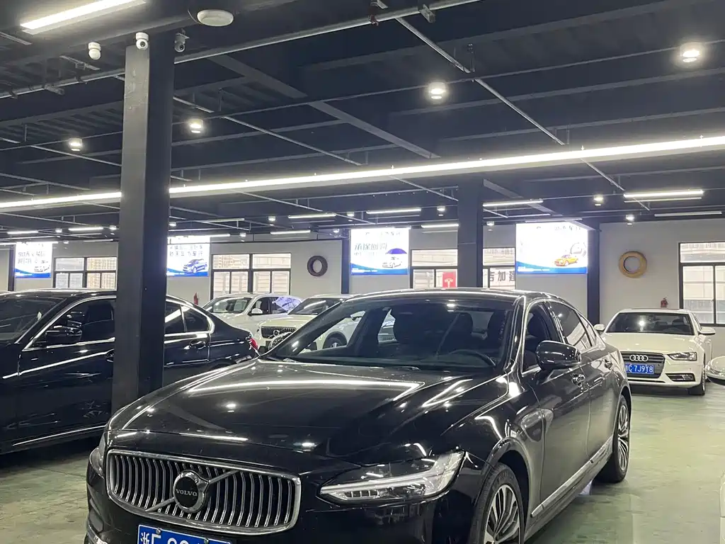 Volvo S90 2023