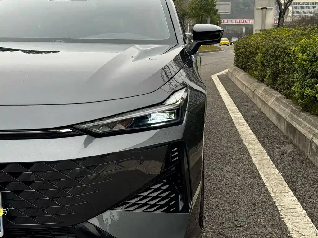 Changan UNI-V 2024