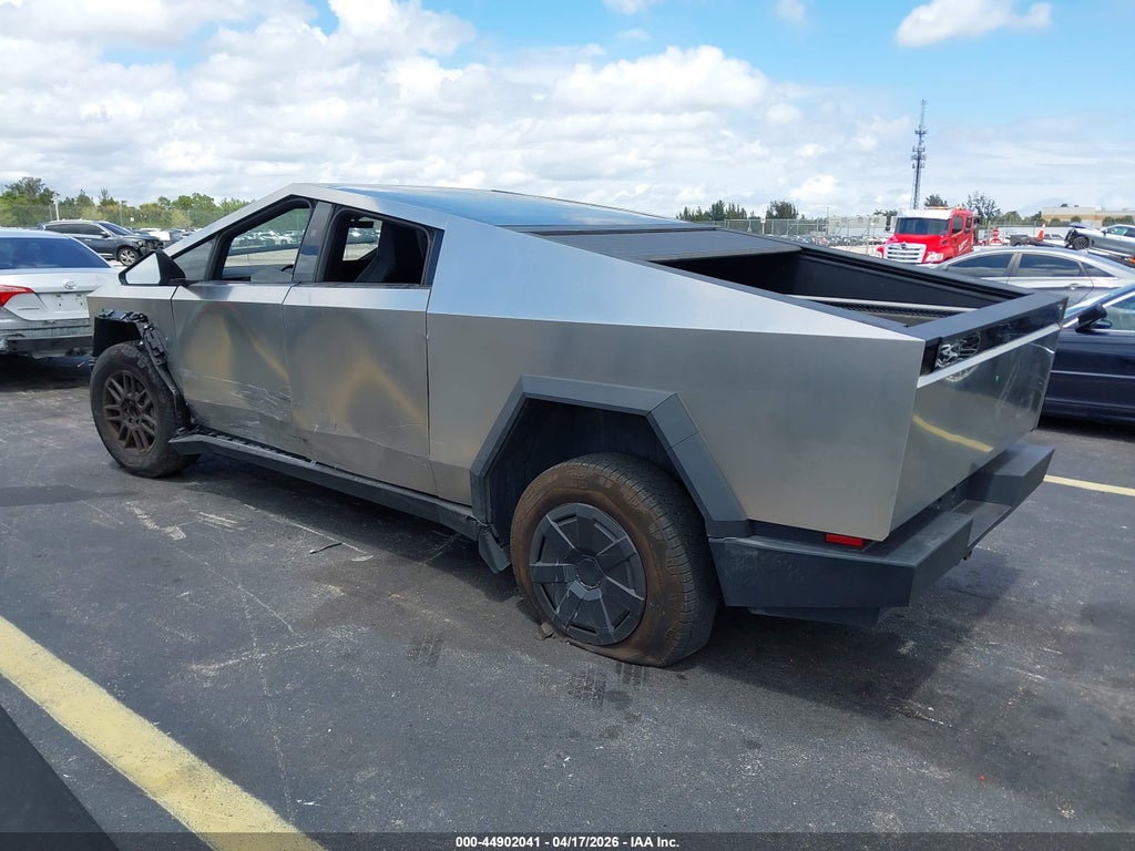 Tesla Cybertruck 2025