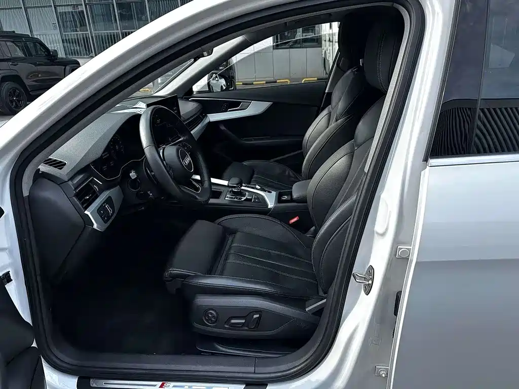 Audi A4 2023