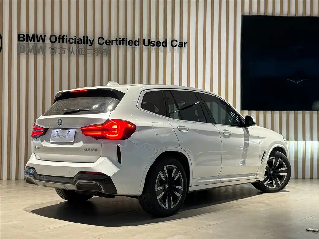 BMW iX3 2023