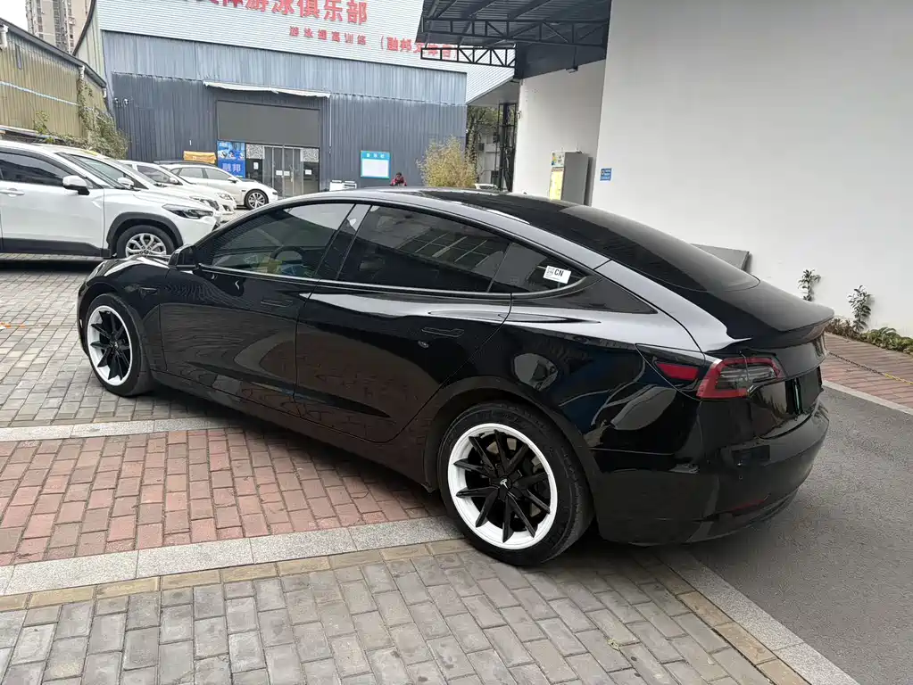 Tesla Model 3 2023