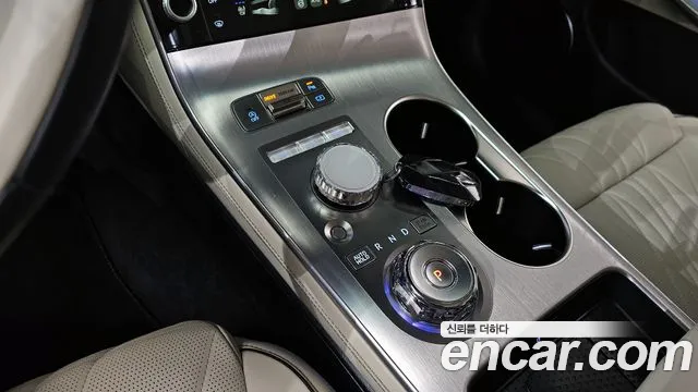Genesis GV70 2025