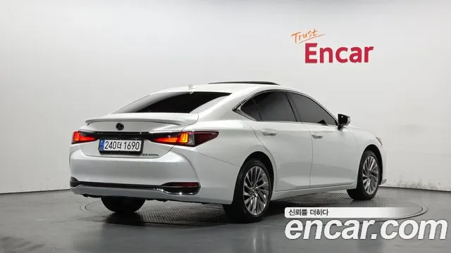 Lexus ES 2024
