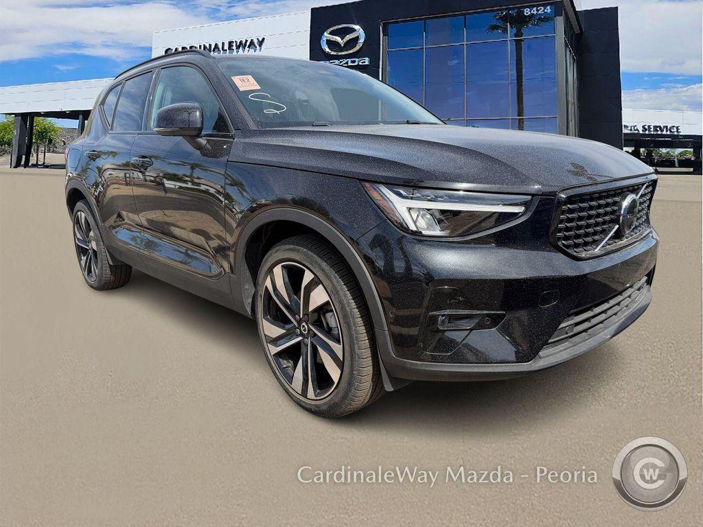 Volvo XC40 2025