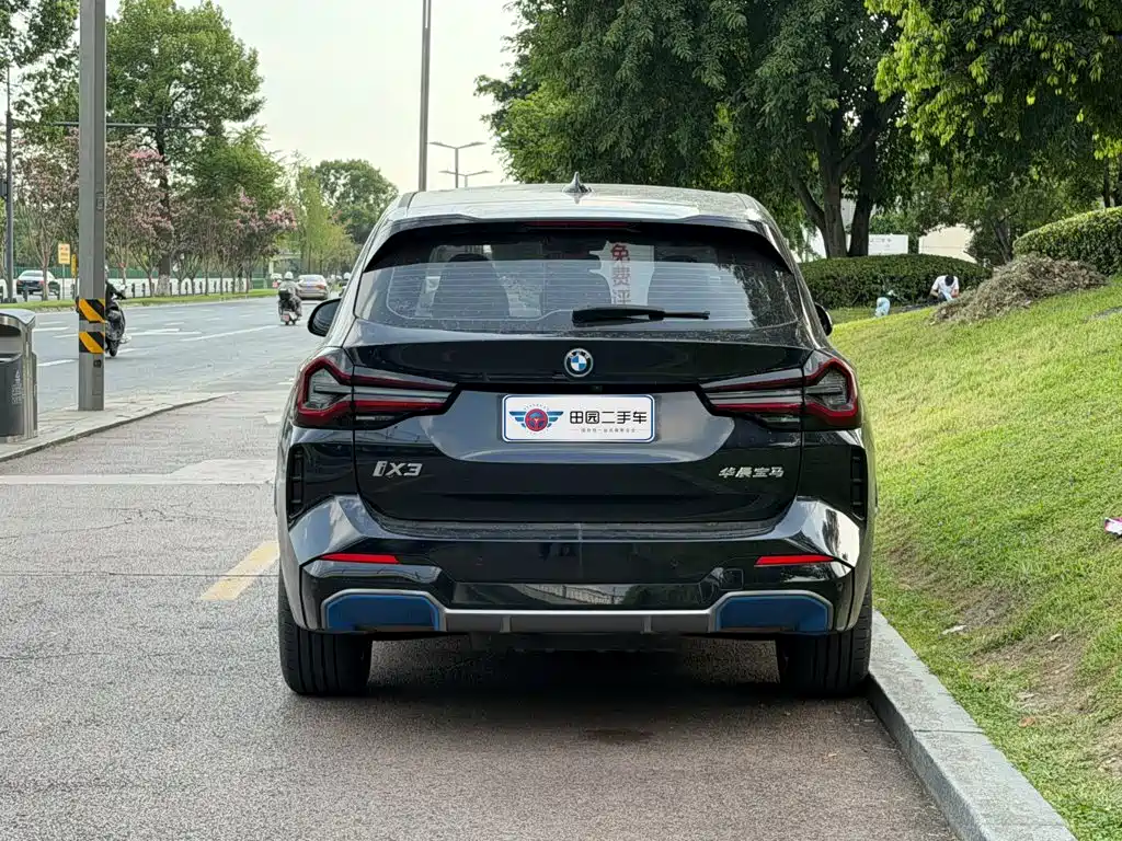BMW iX3 2023