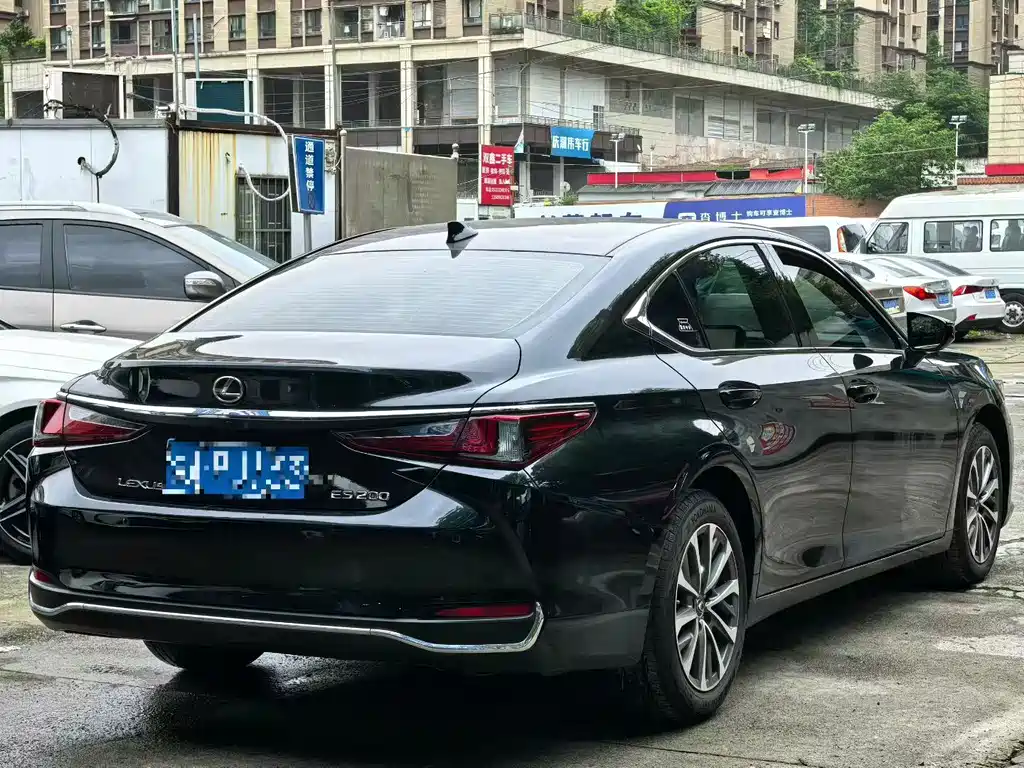 Lexus ES 2024