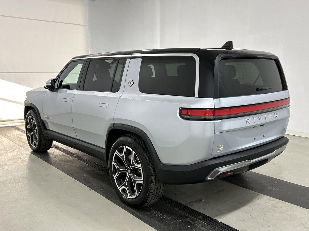 Rivian R1S 2023