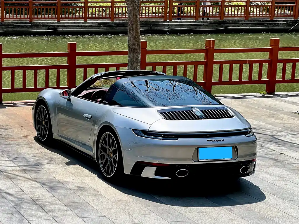 Porsche 911 2023