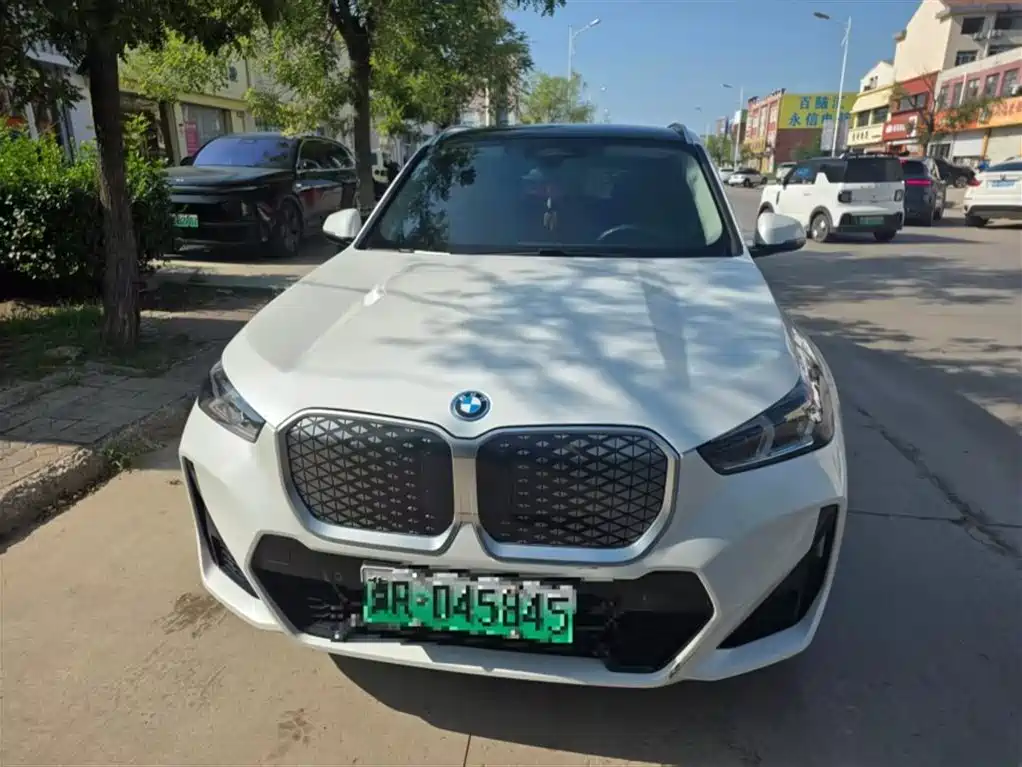 BMW iX1 2024