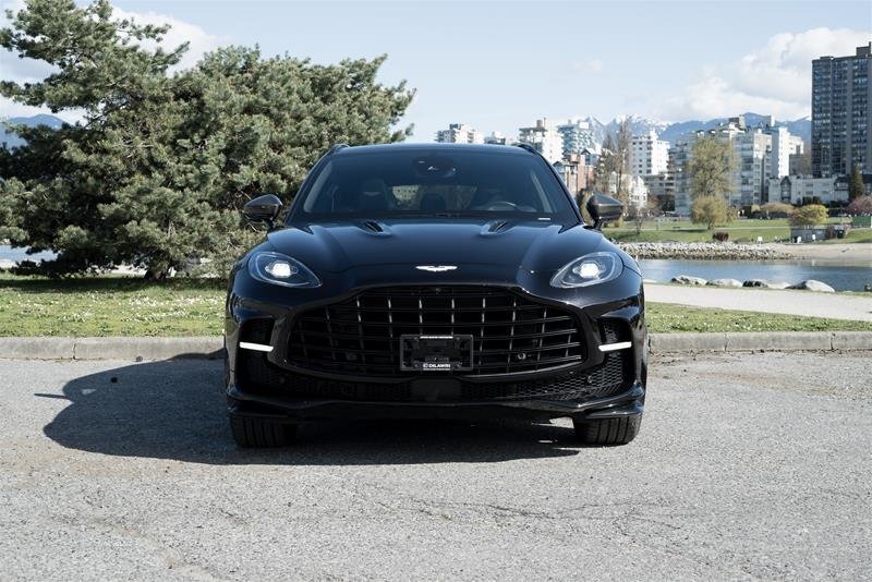 Aston Martin DBX 2023
