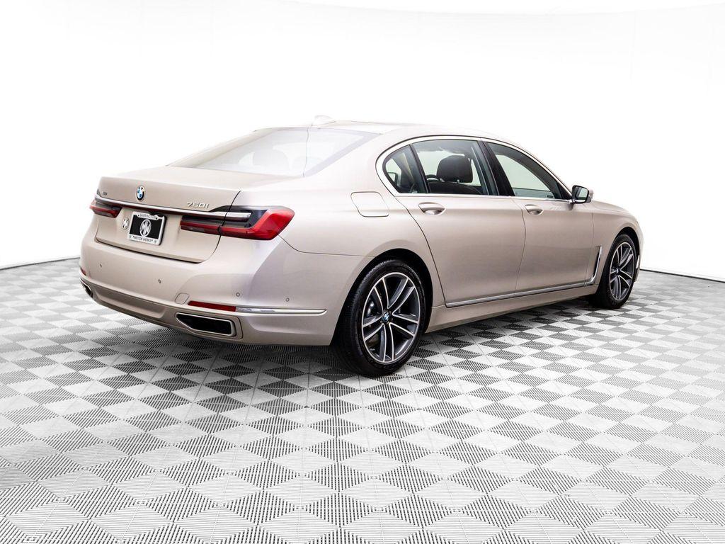 BMW 750 2022
