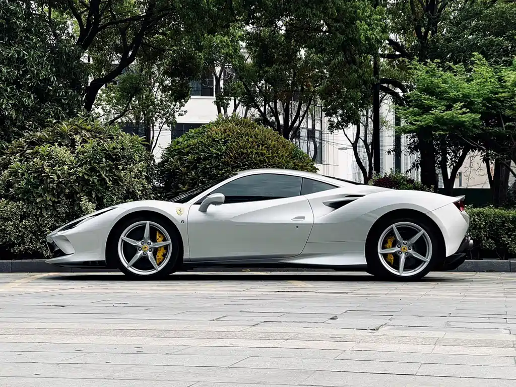 Ferrari F8 2021