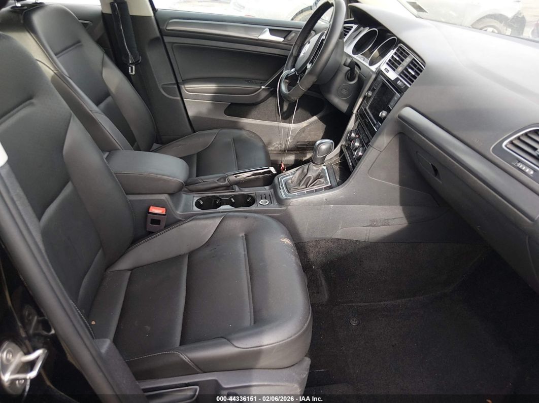 Volkswagen Golf 2021