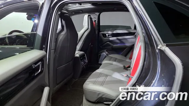 Porsche Cayenne 2021