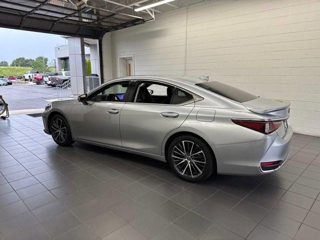Lexus ES 2024