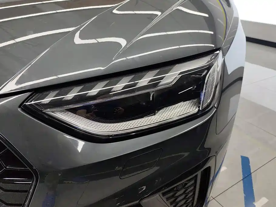 Audi A4 2023