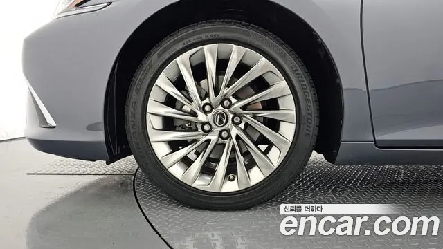 Lexus ES 2021